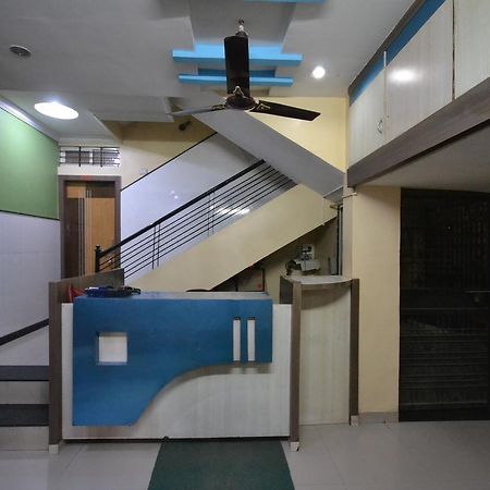 Hotel Madhava Shirdi Esterno foto