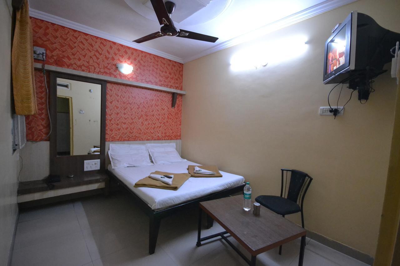 Hotel Madhava Shirdi Esterno foto