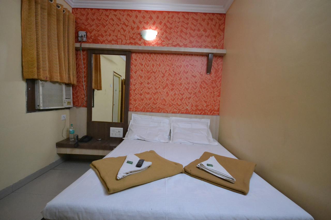 Hotel Madhava Shirdi Esterno foto