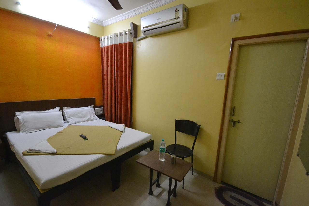 Hotel Madhava Shirdi Esterno foto