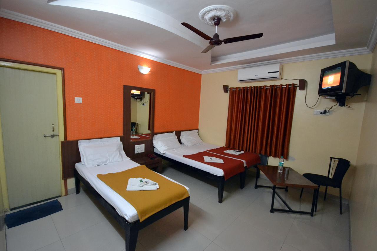 Hotel Madhava Shirdi Esterno foto