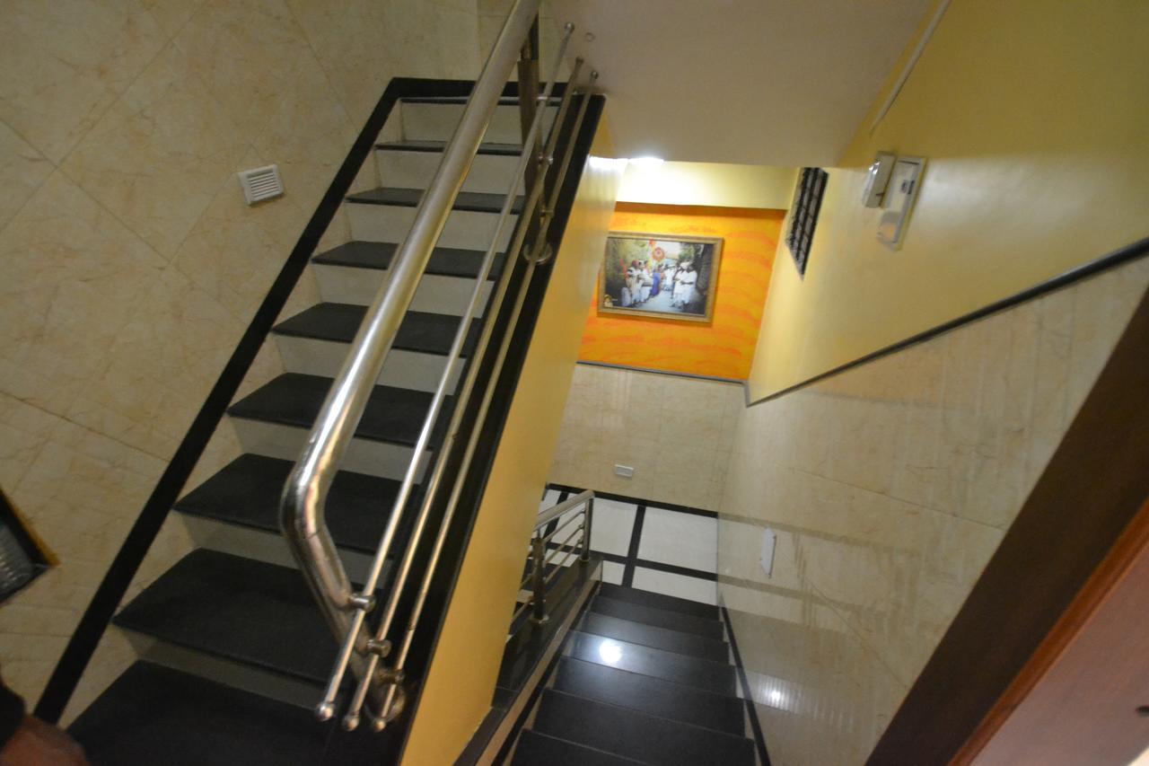 Hotel Madhava Shirdi Esterno foto
