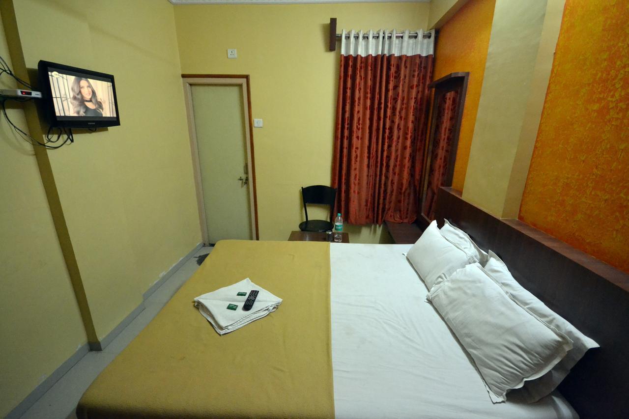 Hotel Madhava Shirdi Esterno foto