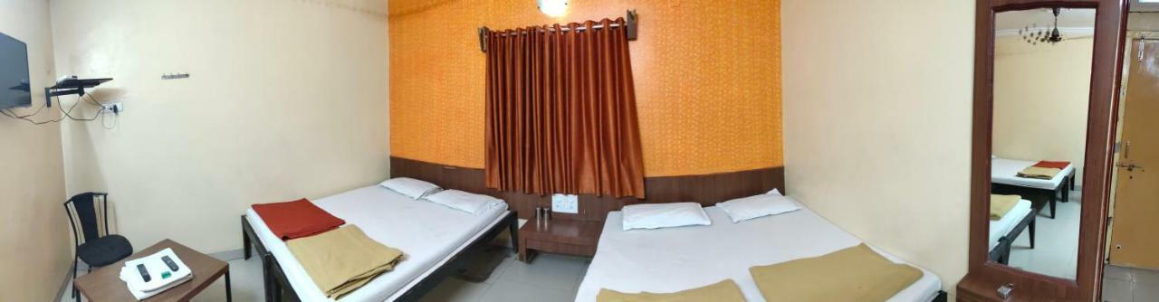 Hotel Madhava Shirdi Esterno foto